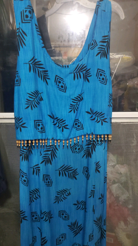 NEW BEAUTIFUL DRESS  14 P WITH GIRAFFE DESIGN ON BOTTOM OF DRESS in Women's - Dresses & Skirts in Cranbrook - Image 2