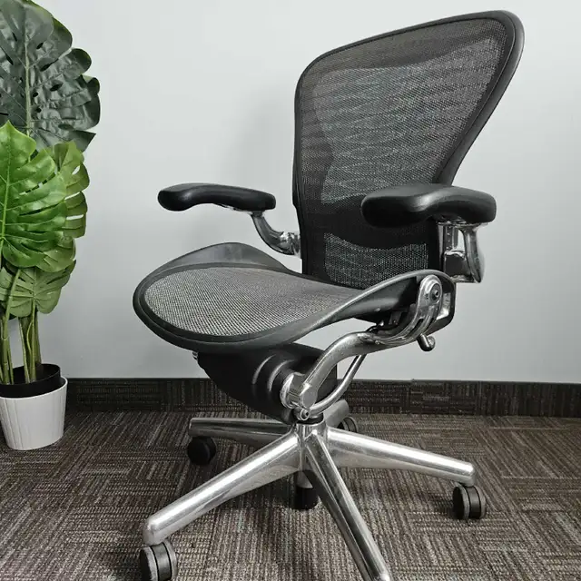 Herman miller Aeron ergonomic office chair FREE DELIVERY in Chairs & Recliners in City of Toronto - Image 4