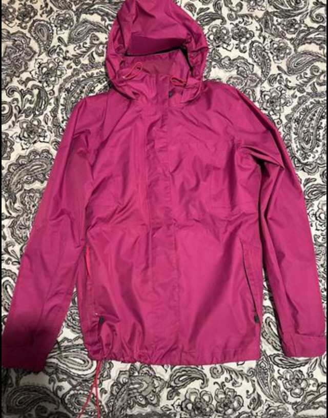Women’s raincoat size medium  in Women's - Tops & Outerwear in City of Halifax