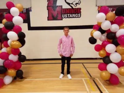 Hi my name is Dayddyn I'm 14 looking for work and I charge by the time and by the breed/type of dog...