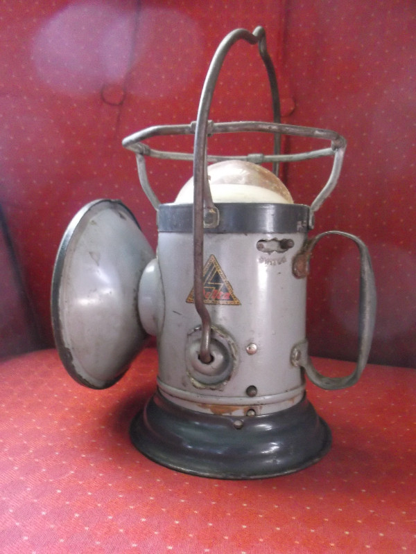 Antique Delta Carriage or Railroad Light / Lantern- OFFER? in Arts & Collectibles in Bridgewater - Image 4