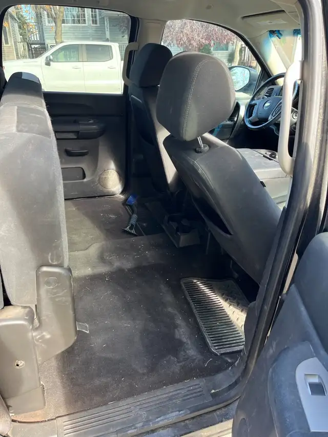 2012 Chev Silverado 1500 Crew Cab 4 X 4 in Cars & Trucks in Calgary - Image 4