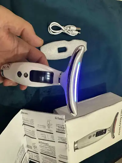 Appareil laser pour le soin visage et Anti Âge, fonctionne avec 5 niveaux. Neuf jamais utilisé. Sect...