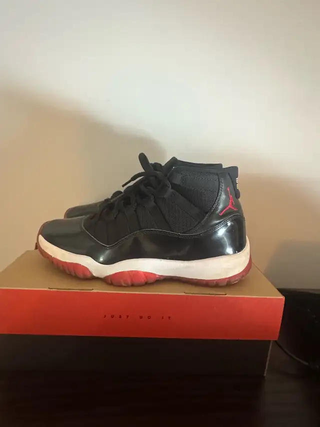 Jordan 11 Bred size 9  in Men's Shoes in Oakville / Halton Region - Image 5