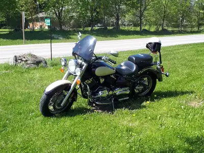 2000 Yamaha VSC motorcycle, comes with helmet, gloves, jacket and chaps size large. Very clean and l...