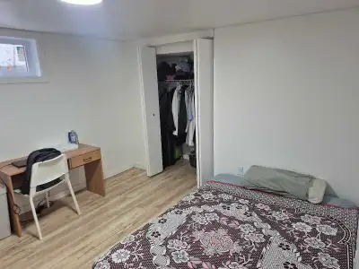 IN SLIVERSTONE 10 MINS WALK FROM UOFM This bright and cozy room is now available for rent, featuring...