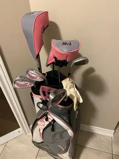 Wilson Hope Golf Club Set Not free please make an offer , View more