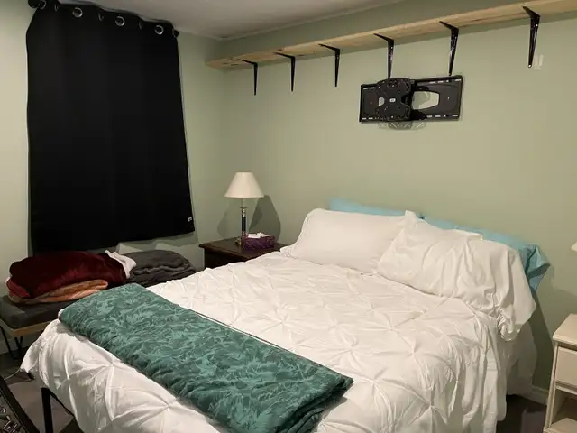 3  rooms available :    Male or female in Room Rentals & Roommates in Peterborough - Image 3