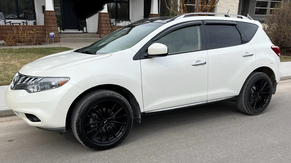 2014 Nissan Murano Platinum w. 2 sets of tires on rims