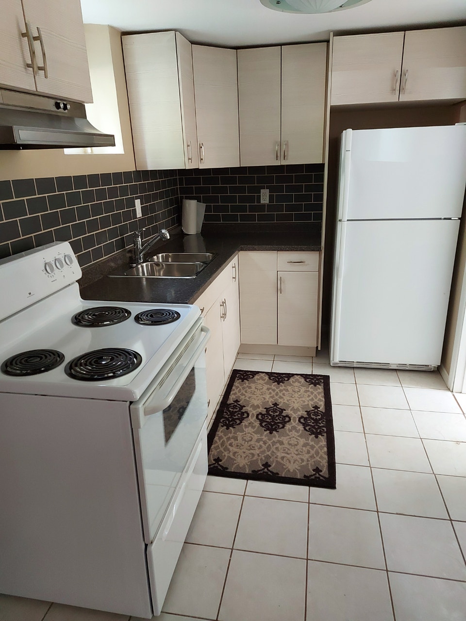 One Bdrm basement apt. Close to Intercity /  Private entrance 1