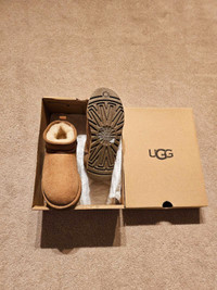 New classic ultra mini UGG boots size 8
