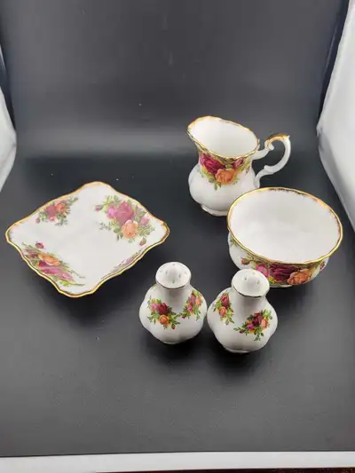 Vintage Royal Albert Country Rose accessory dishes, View more