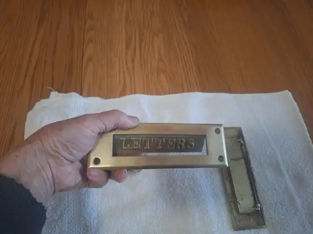 2 plaques en laiton pour lettres in Arts & Collectibles in City of Montréal - Image 4