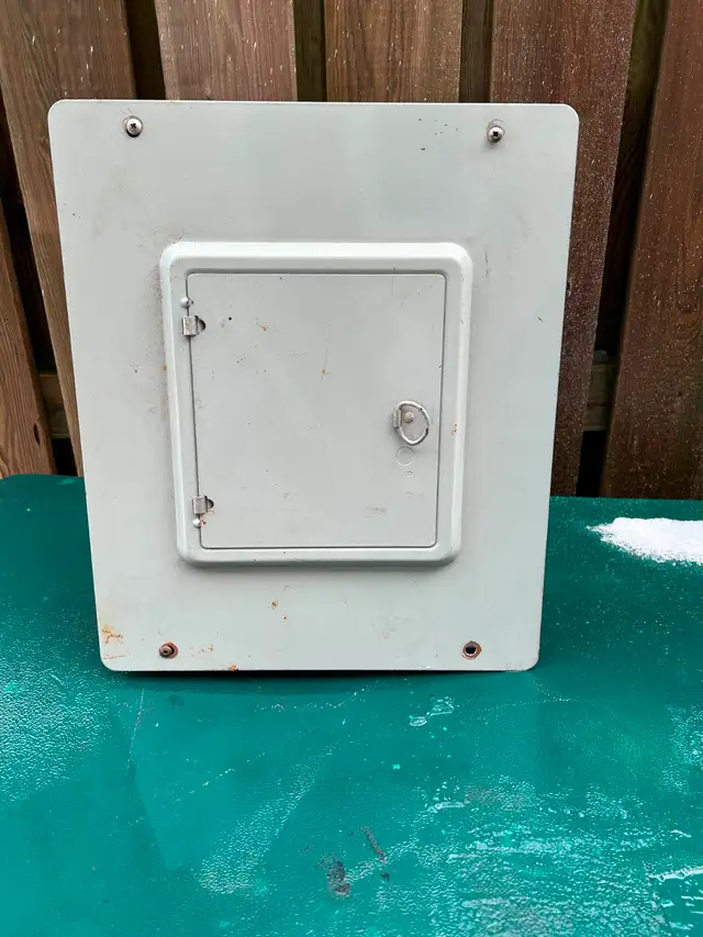 Breaker Box 125 AMP General Electric63826838319491121