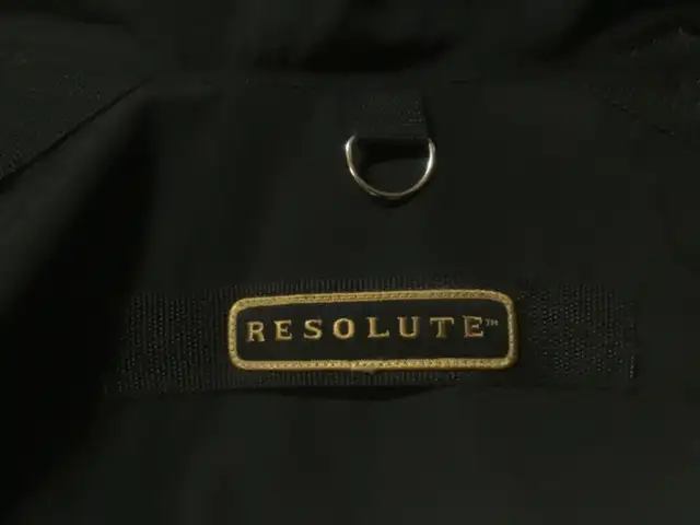 Canada Goose Resolute in Men's in St. Albert - Image 3