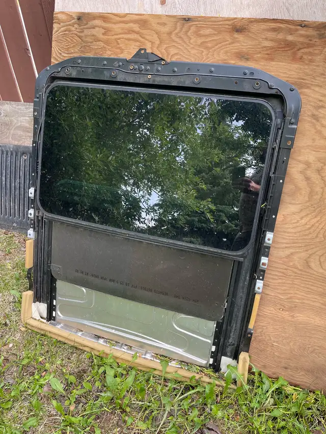 Working Sunroof BMW e46  in Auto Body Parts in Edmonton - Image 2