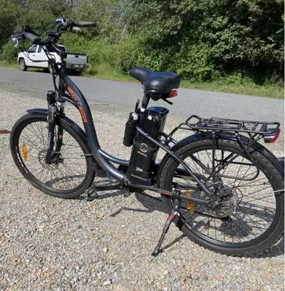 VÉLO ÉLECTRIQUE COMME NEUF,, très peu servit, 1200 km, View more