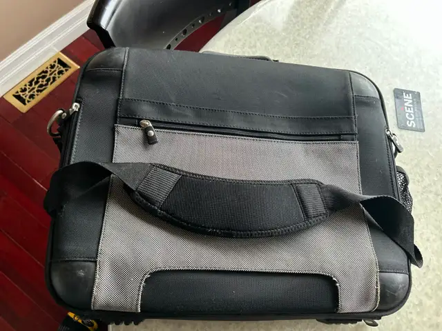 ONE NICE DELL 15-16 PLUS LAPTOP BAG in Laptop Accessories in Edmonton - Image 5