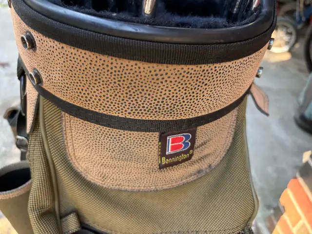 Full set men’s right handed golf clubs and bag  in Golf in Guelph - Image 4