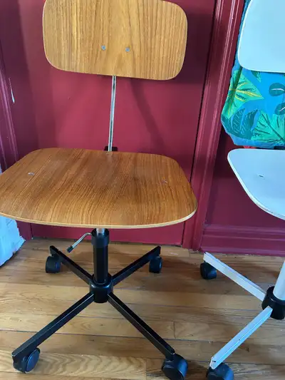 Very nice condition, adjustable height and back , teak. Westboro