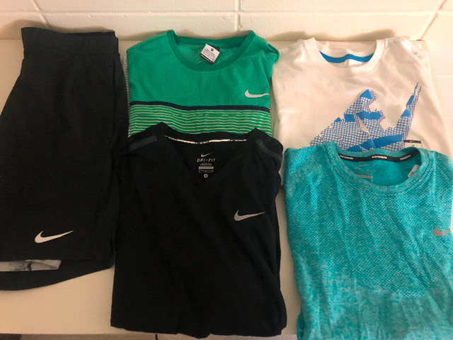 Nike Tennis & Running clothing. $19.99-$95 !! Tag prices! dans Tennis et raquettes  à Ville de Montréal - Image 2