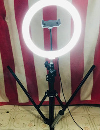 BRAND NEW SELFIE LIGHT 10.5”INCHES RING LIGHT