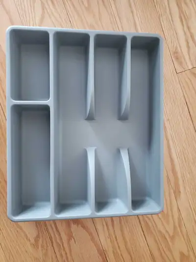 Keep your cutlery organized with this IKEA Smacker cutlery tray, designed in a sleek grey plastic an...