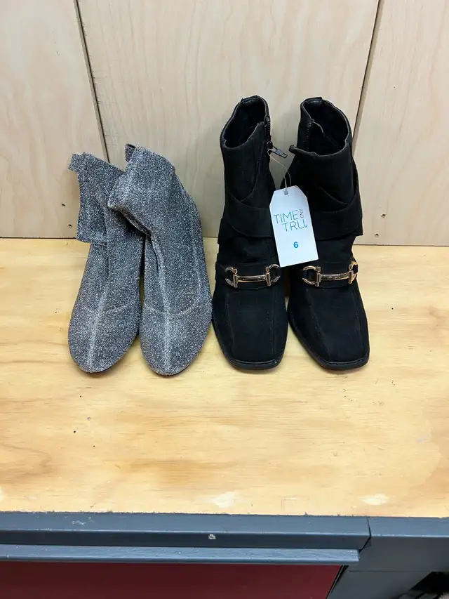 footware in Kids & Youth in Ottawa - Image 6