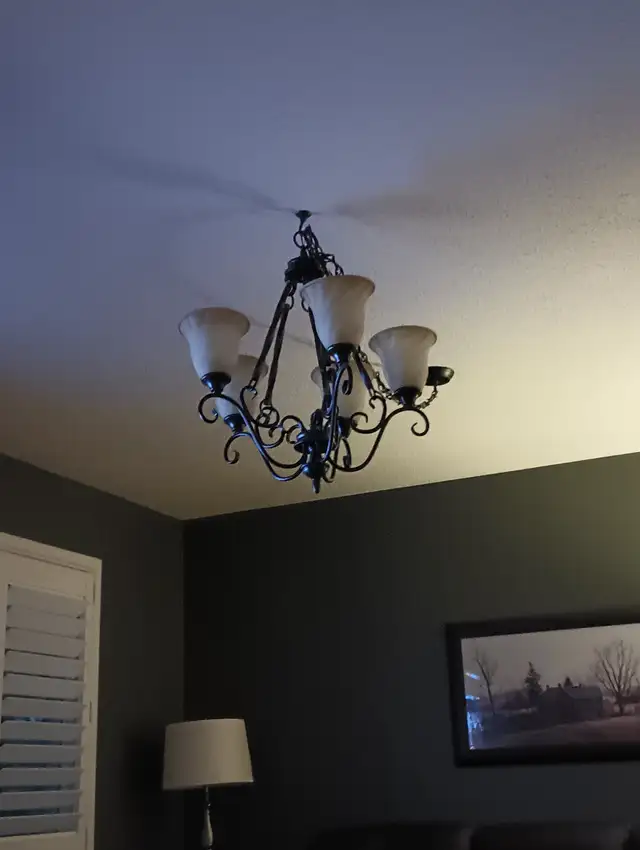 Light Fixture - Chandelier in Indoor Lighting & Fans in Kitchener / Waterloo - Image 4