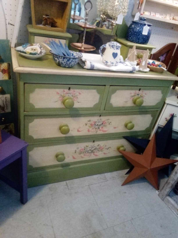 Vintage/ Antique Dresser with Vanity - 2 pcs in Dressers & Wardrobes in Barrie