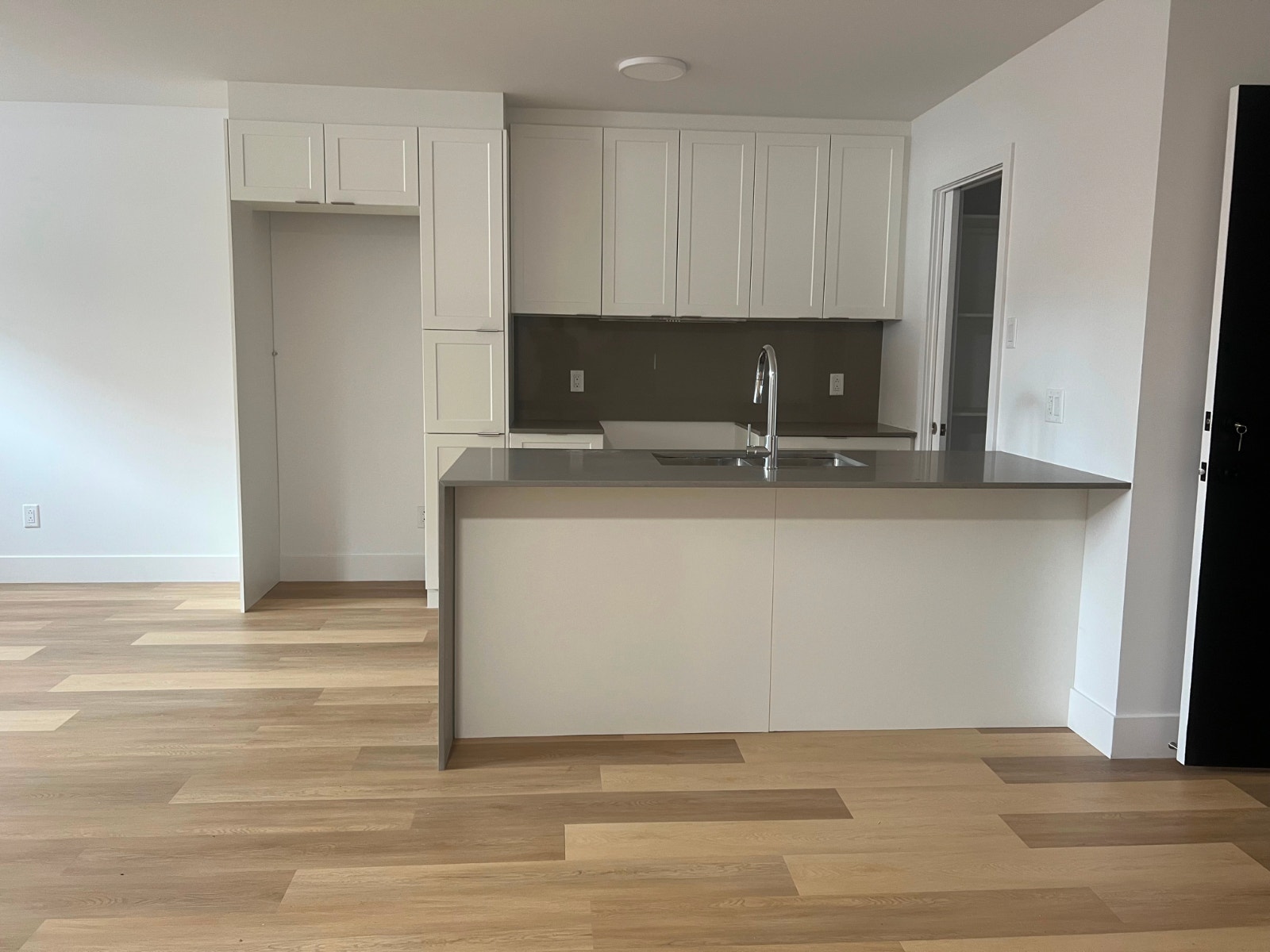 À LOUER 3.5 appartement/3.5 apartment Ahuntsic 5 electros inclus — photo 1