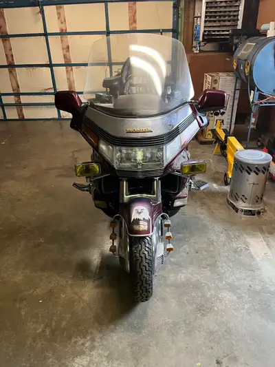 This Honda Gold Wing GL1500 is a classic touring motorcycle known for its legendary comfort and reli...