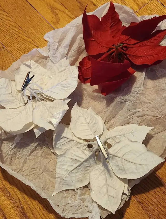 Christmas poinsettia decorations in Holiday, Event & Seasonal in Ottawa - Image 4