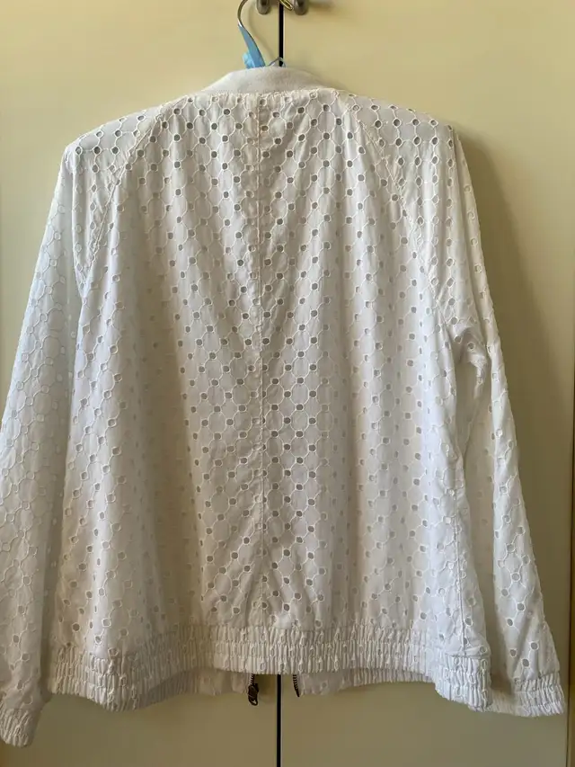 J Crew bomber style jacket-medium in Women's - Tops & Outerwear in City of Toronto - Image 4