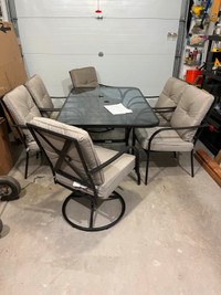 OUTDOOR PATIO DINING TABLE AND CHAIRS