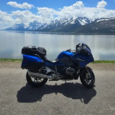 9,500 km. Excellent condition. Just had an oil change and the motorcycle is in perfect condition. Ve...