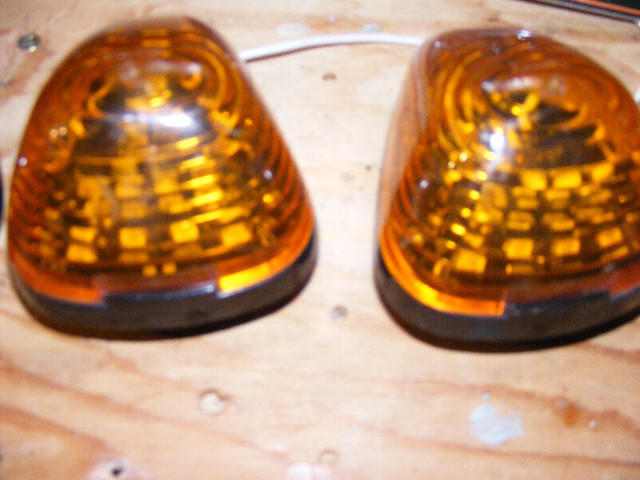 LED STROBE/CLEARANCE LIGHTS in Auto Body Parts in London - Image 2