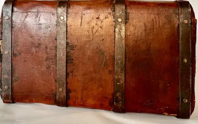 Malle en Cuir Antique Britannique Murray Perth CW c1860 in Arts & Collectibles in City of Montréal - Image 9