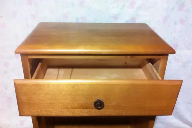 Meuble de Chevet en bois idéal pour chambre d'enfants in Dressers & Wardrobes in Québec City - Image 10