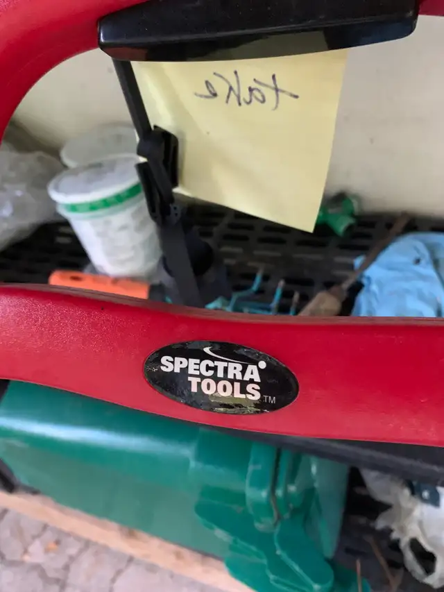 Light weight electric snow blower in Snowblowers in City of Toronto - Image 4