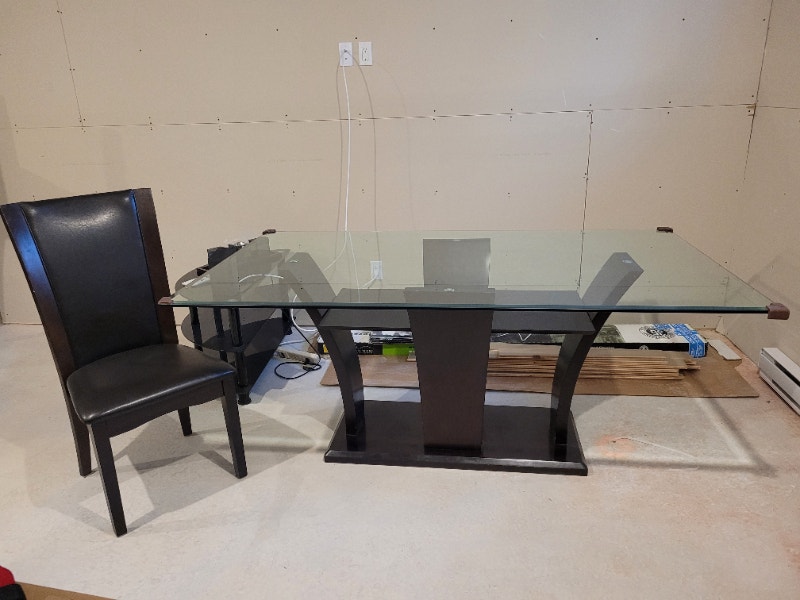 Glass dining table set Table à manger en verre et chaises Mobilier