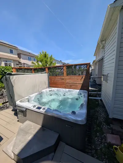 Selling my 2020 Beachcomber 570 Hybrid hot tub in great working condition. This is a premium 7-perso...