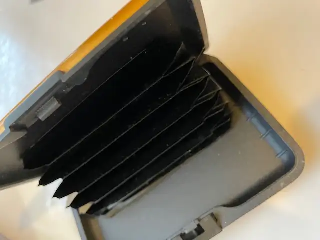 Small Wallets Lot in Women's - Bags & Wallets in Chilliwack - Image 6