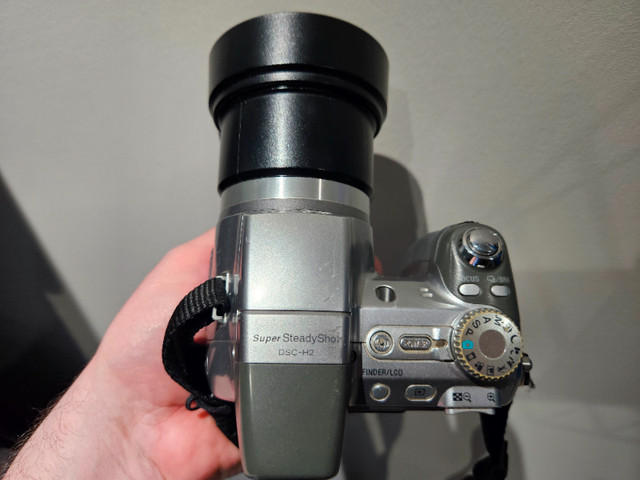 Sony Cybershot DSC-H2, carte 4GB et câbles dans Appareils photo et caméras  à Longueuil/Rive Sud - Image 4