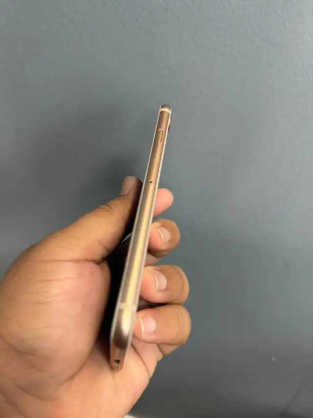 IPhone 8 (64GB) Excellent Condition in Cell Phones in Vancouver - Image 3