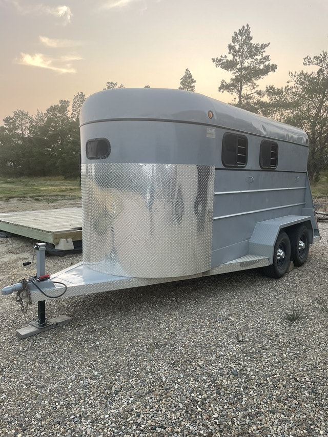 1997 Southland 14’ bumper pull horse/stock trailer Cargo & Utility