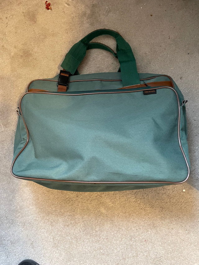Green and brown nylon carry bag in Other in Mississauga / Peel Region - Image 4