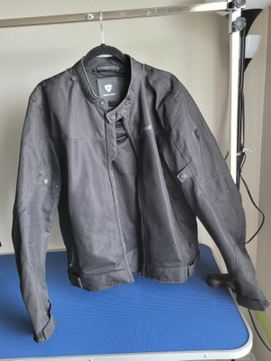 Revit Motorcycle Jacket | Kijiji à Ontario : acheter et vendre sur le site  de petites annonces no 1 au Canada.