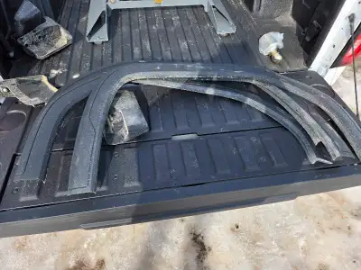 I have a brand new set of wheel well moldings and factory mud flaps off a 2025 seirra. Came with the...