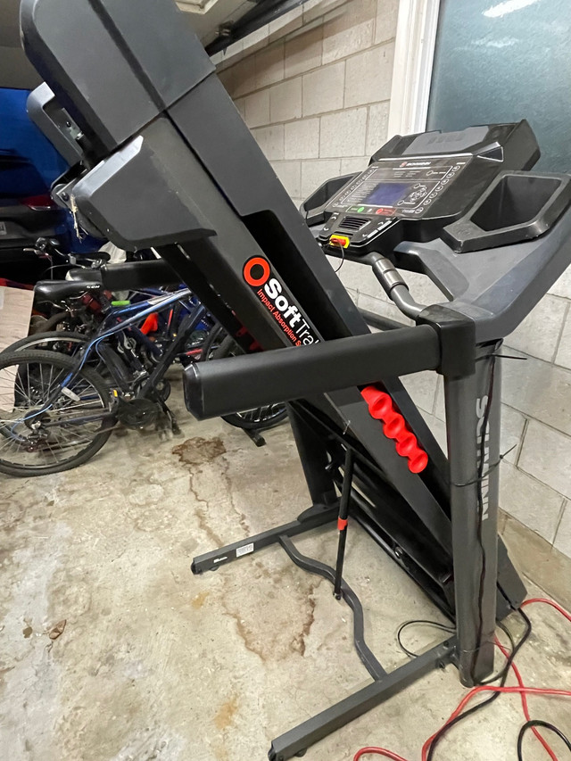 Shwinn 830 treadmill in Exercise Equipment in Hamilton - Image 3